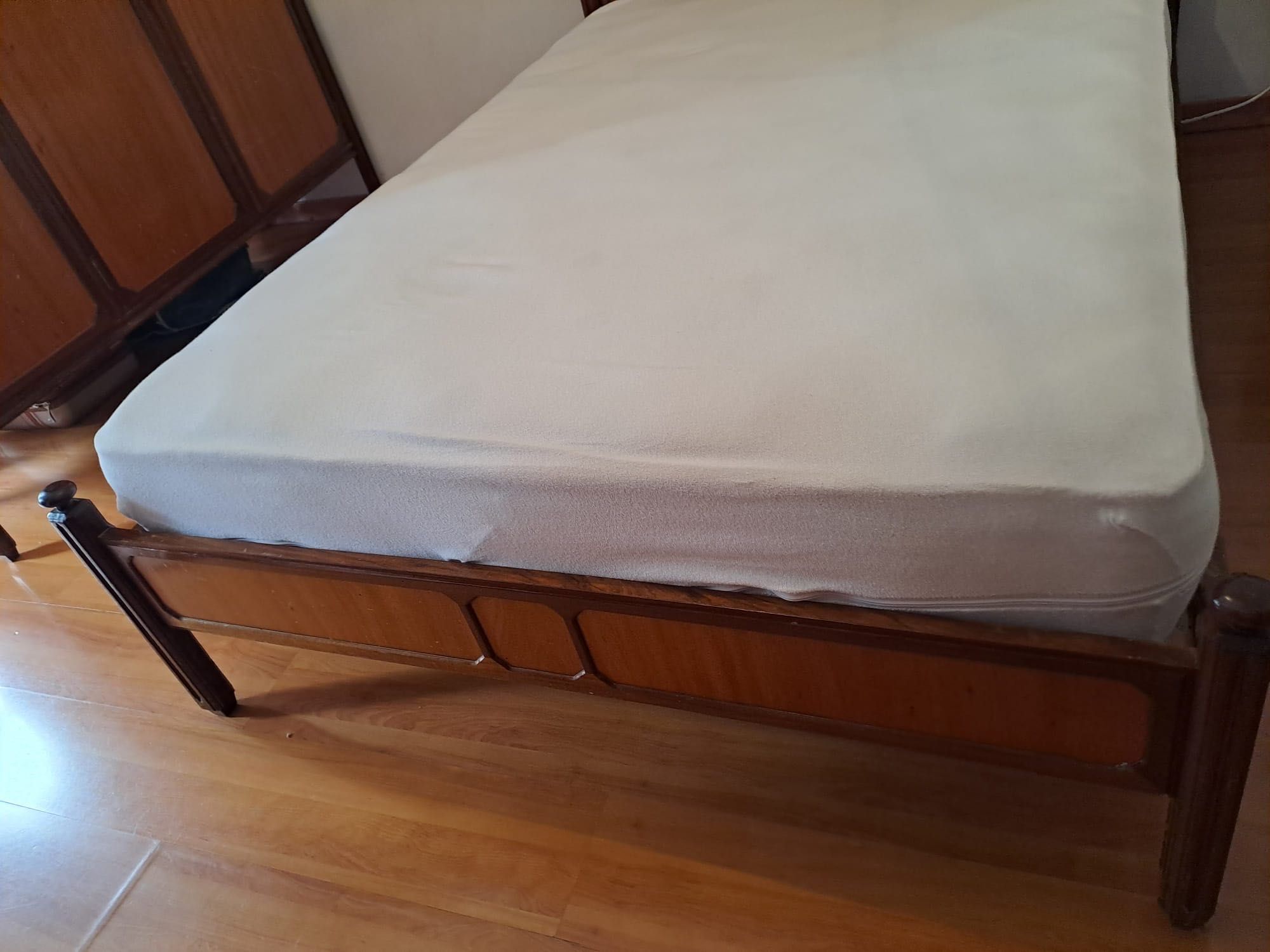 Vendo móveis de madeira