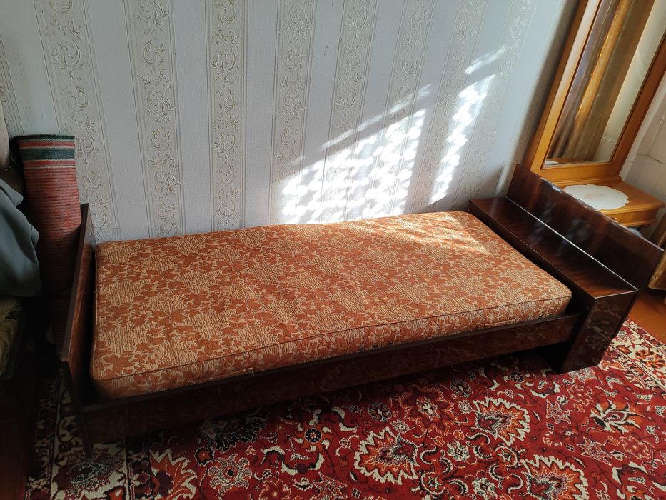 Ліжко односпальне