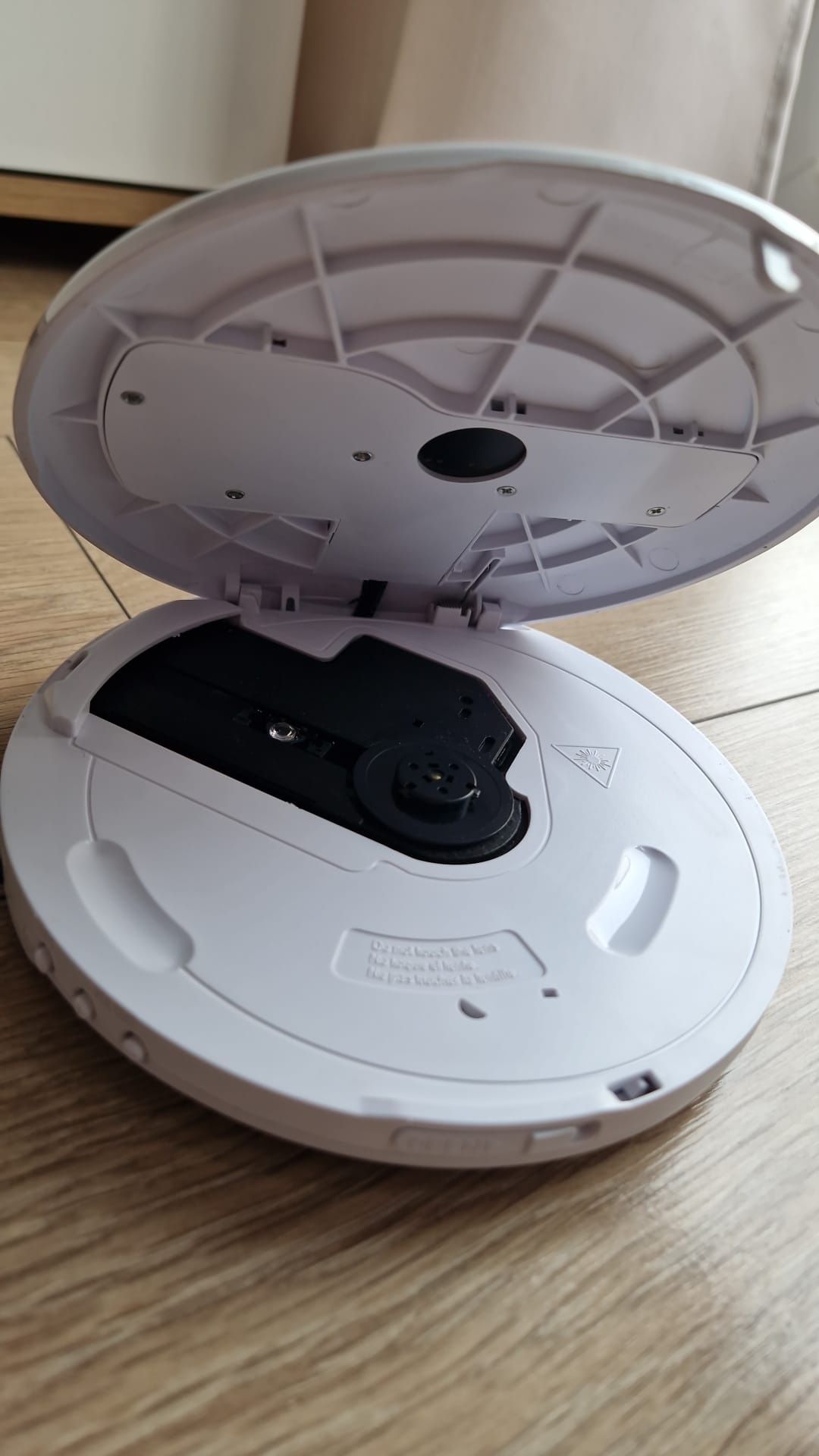 Discman MP3 OneConcept uszkodzony