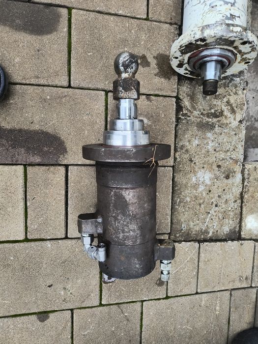 Siłownik kiper łuparka hydrauliczny podnoszenie przyczepy stopniowy