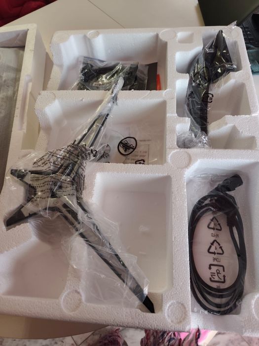 Monitor Curvo AOC C27G2ZE VA 27" FHD 16:9 240Hz FreeSync - C27G2ZE/BK