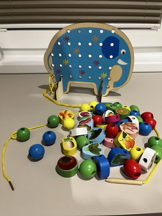 Слоник з намистинками. Розвиваюча гра для дрібної моторики