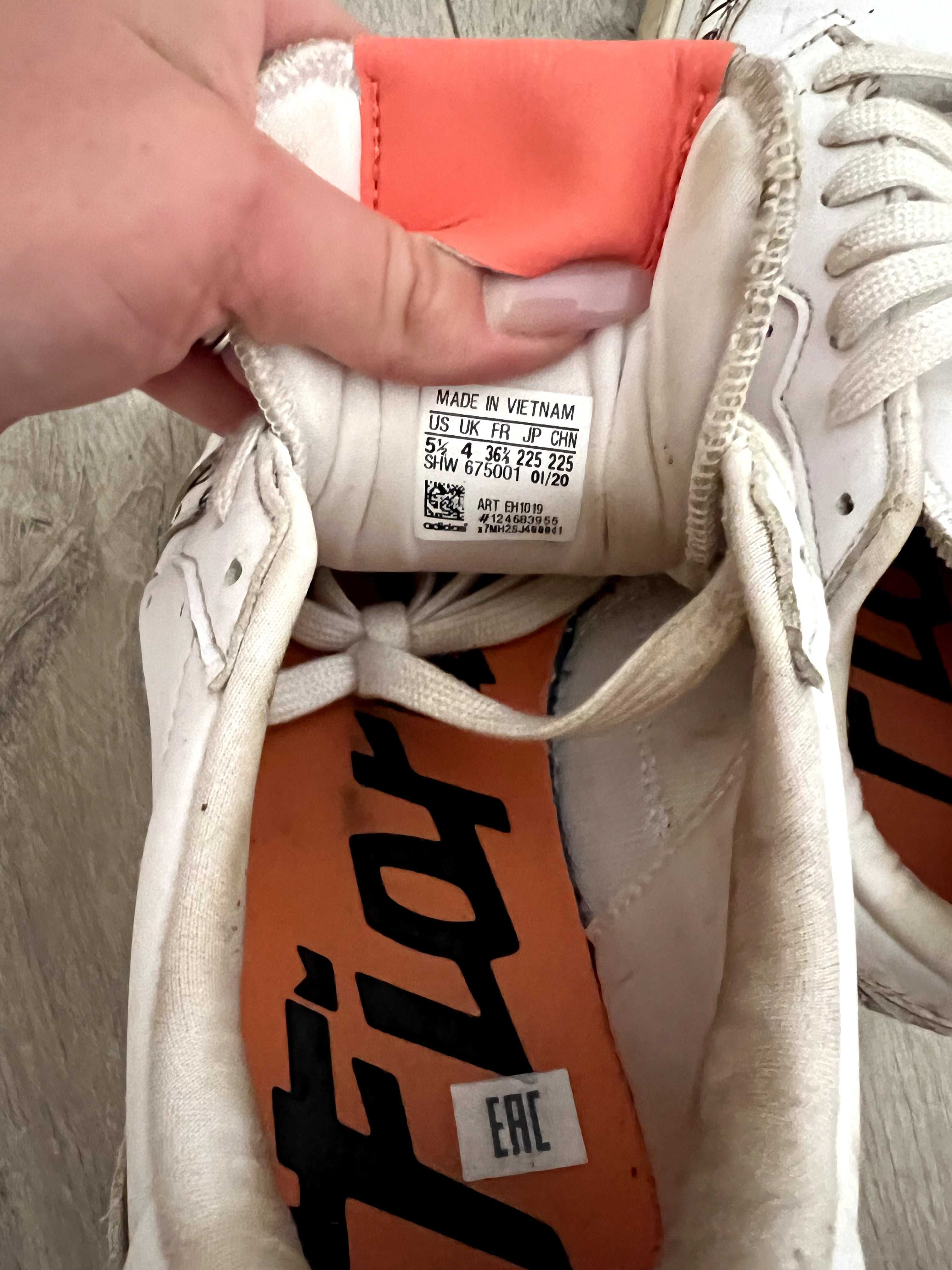 Tênis Adidas Coleção limitada