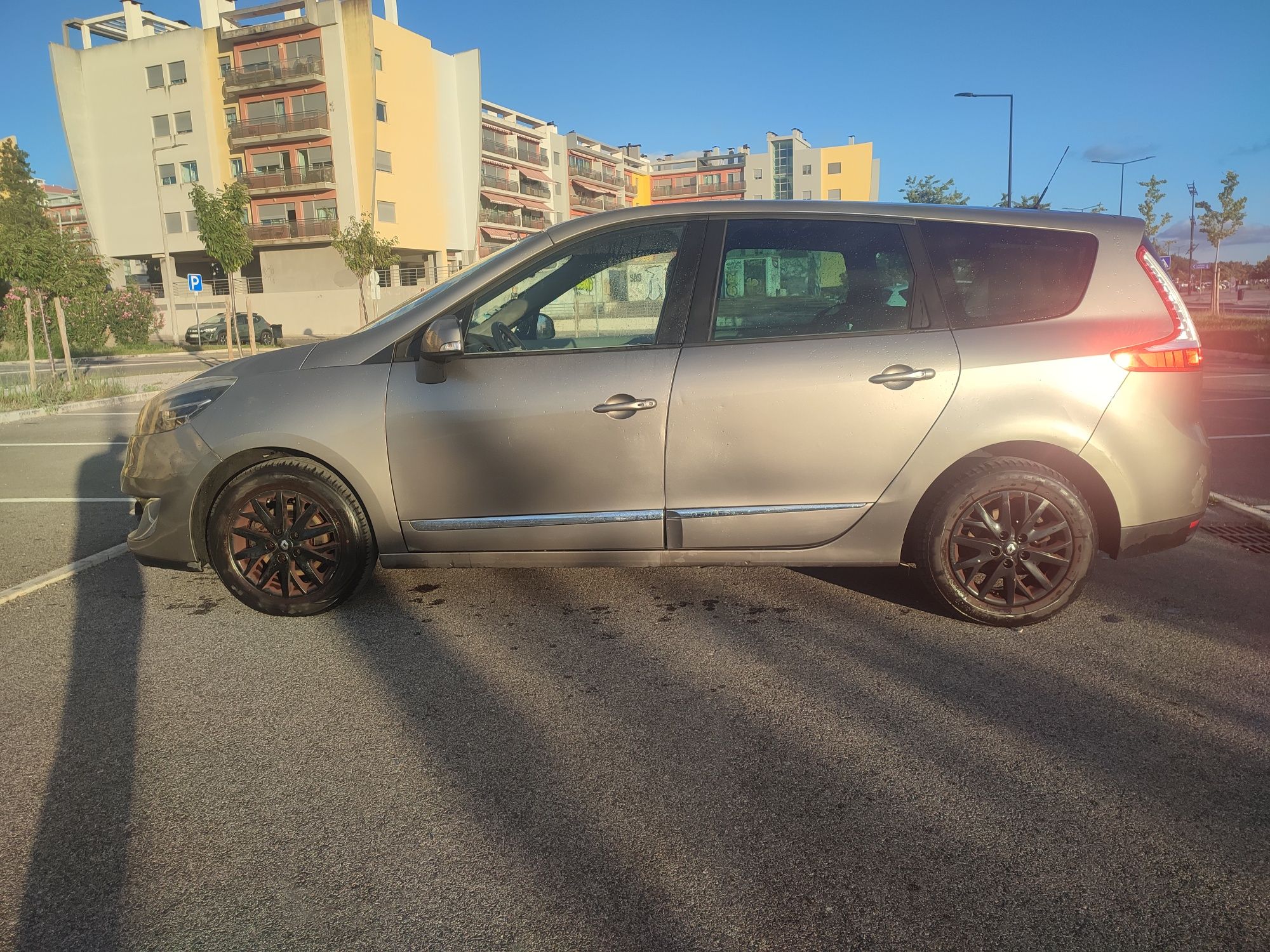 Renault Grand Scenic 2012