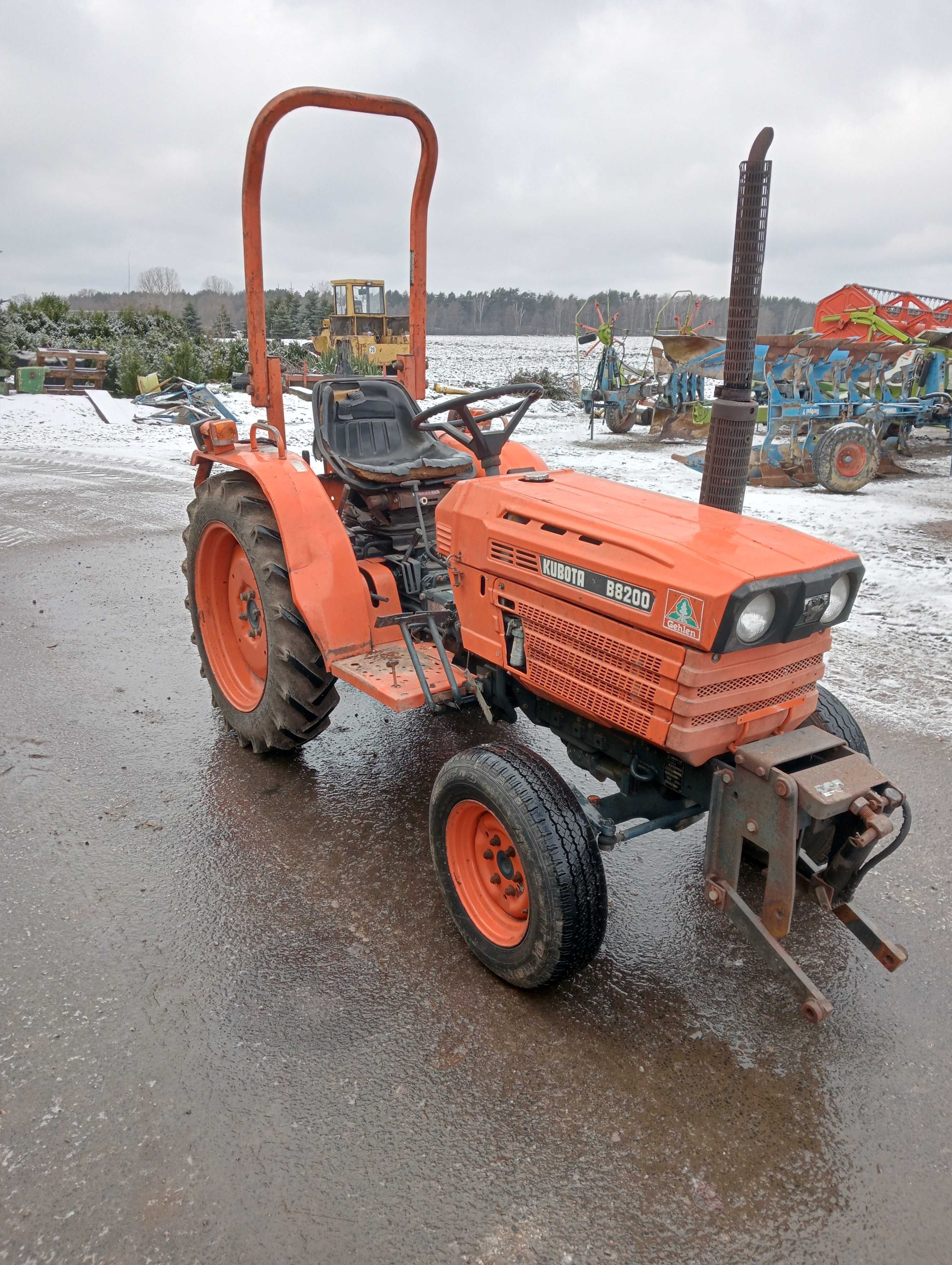 Kubota b 8200 4x4 traktorek ogrodniczy