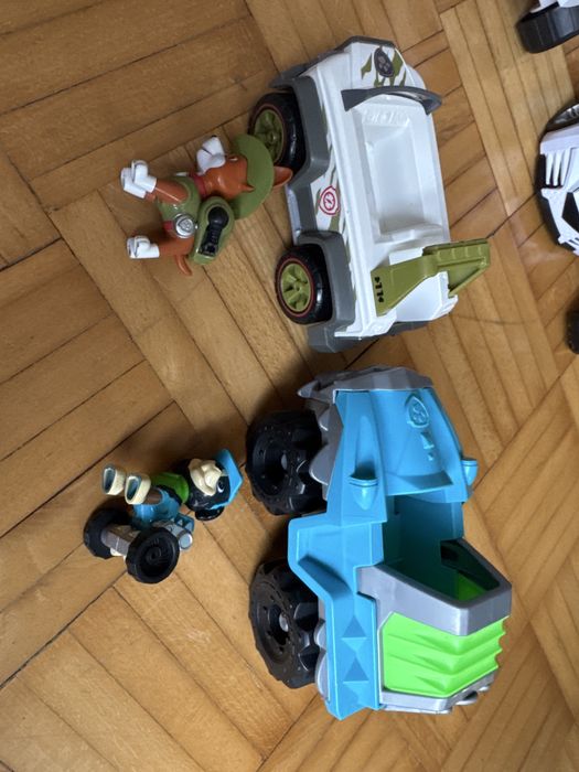 Psi patrol Rex i Tracker. Figurki i pojazdy