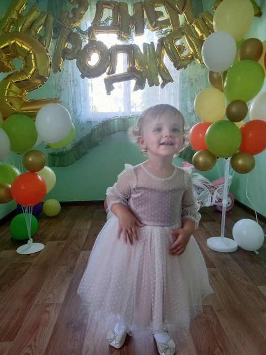 Продам красиву сукню на 2 роки