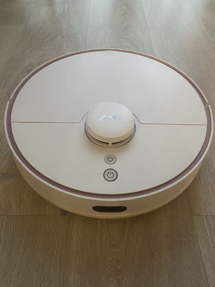 Продам робот пілісос 360 Plus Vacuum Cleaner S7 White.