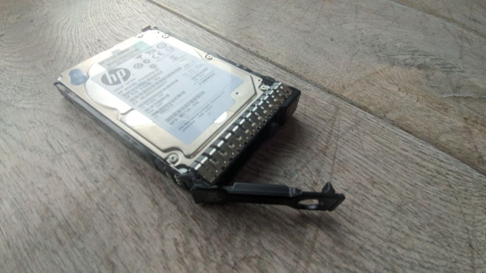 Dysk serwerowy HP EG900FBLSK 900GB SAS z kieszenią , w kasecie