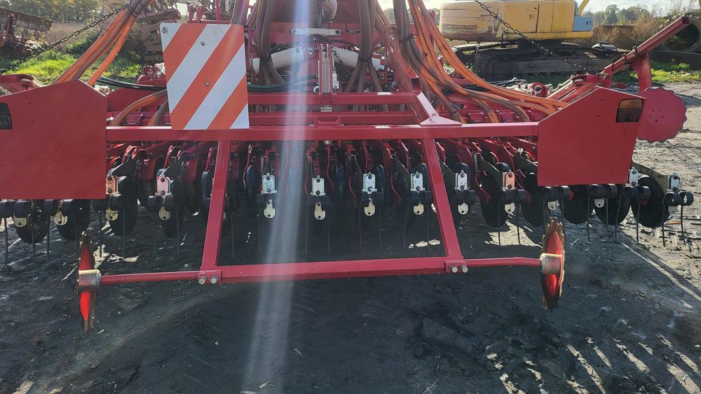 Siewnik agregat uprawowo siewny Pneusej fantom 400