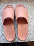 Klapki Crocs na pltformie - nowe