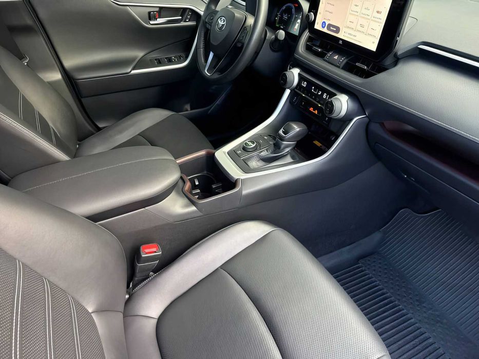 Toyota RAV4      2023