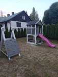 Domek drewniany  z placem zabaw dla dzieci