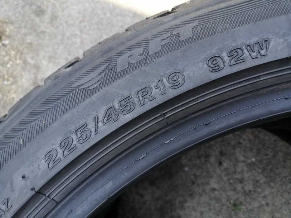 Bridgestone Potenza S001 RSC 225/45R19 92W шини бу літо 2 штуки