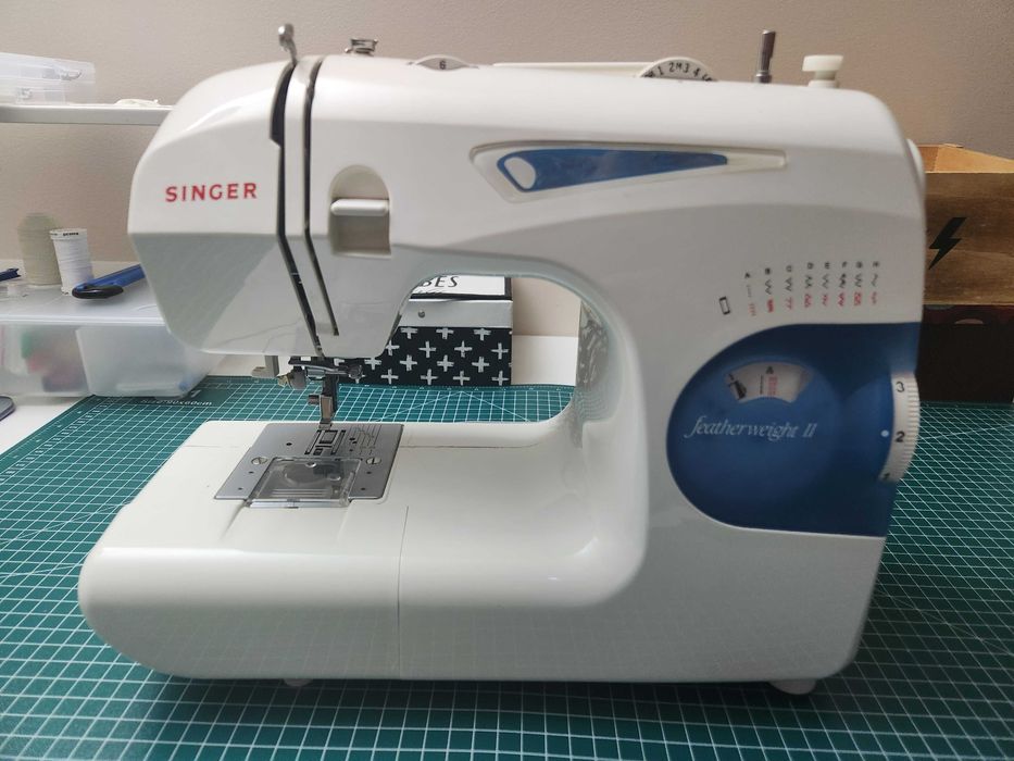 Máquina de Costura Singer Featherweight II (para peças ou arranjo)