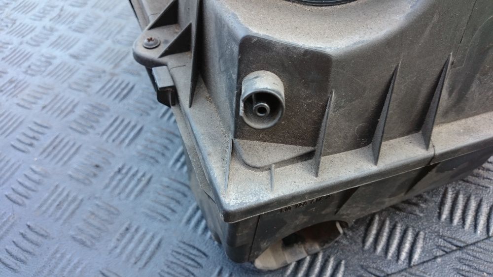 Audi a3 8l,VW golf 1.9TDI 130km,obudowa filtra powietrza