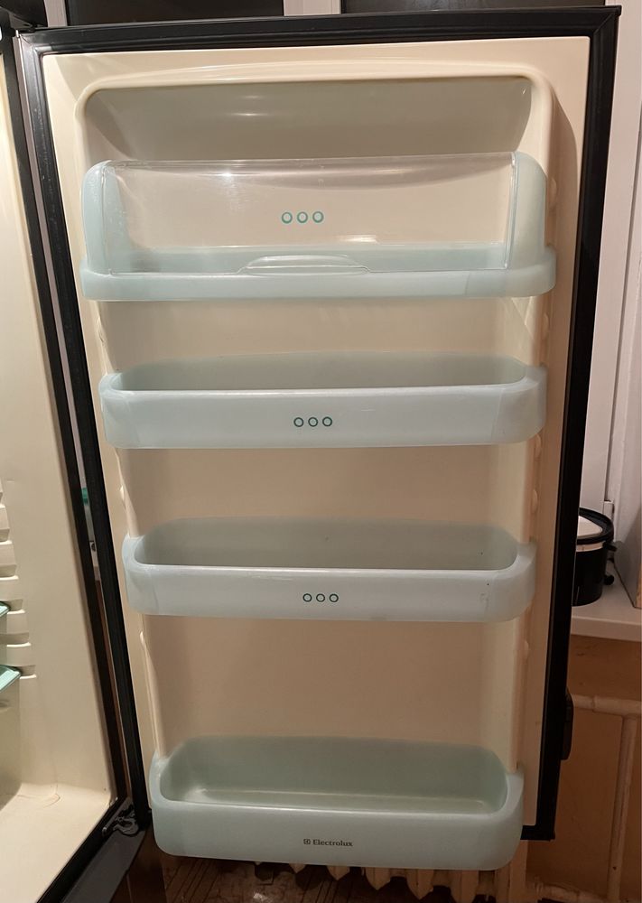Запчастини для холодильника Electrolux ERB3400X