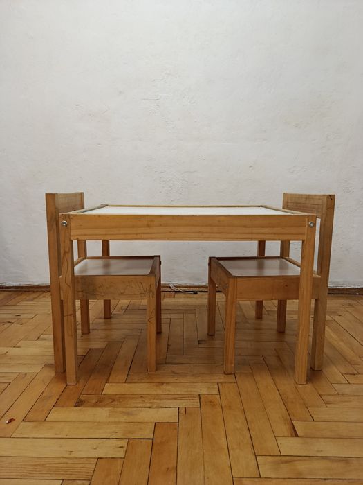 Стіл з стільчиками IKEA  дитячі меблі