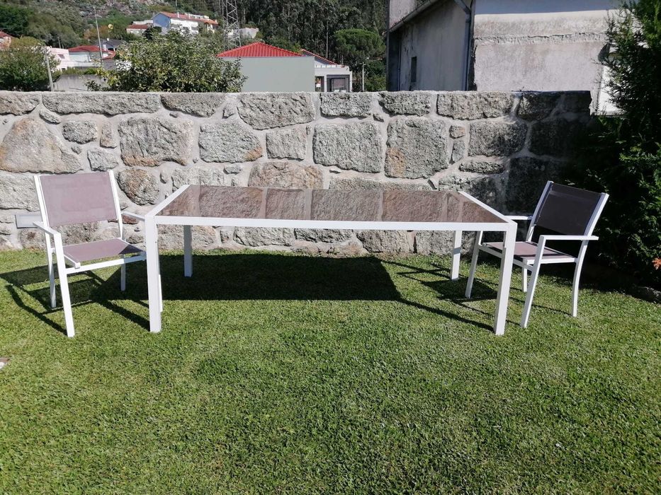 Mesa de de exterior (sem cadeiras)