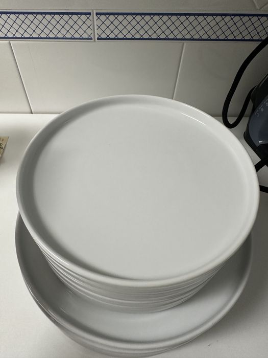 Vendo servico pratos rasos 6 + 6