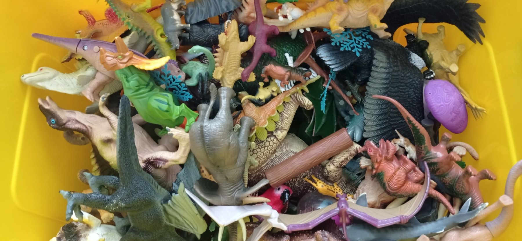 Колекція іграшок динозаври та тварини