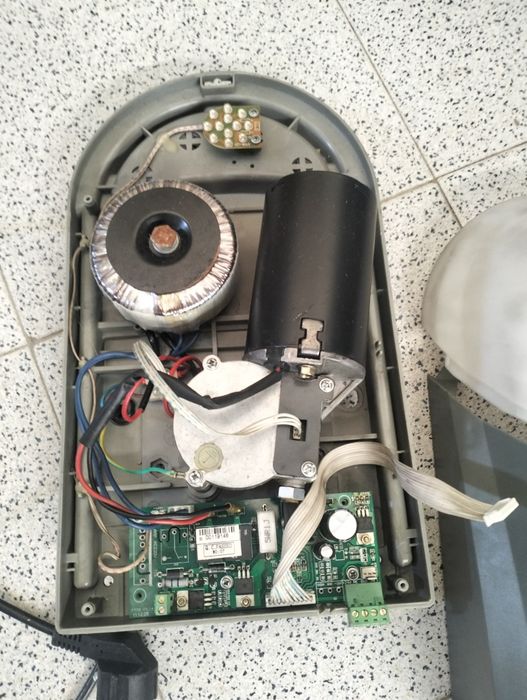 Motor de portão de garagem