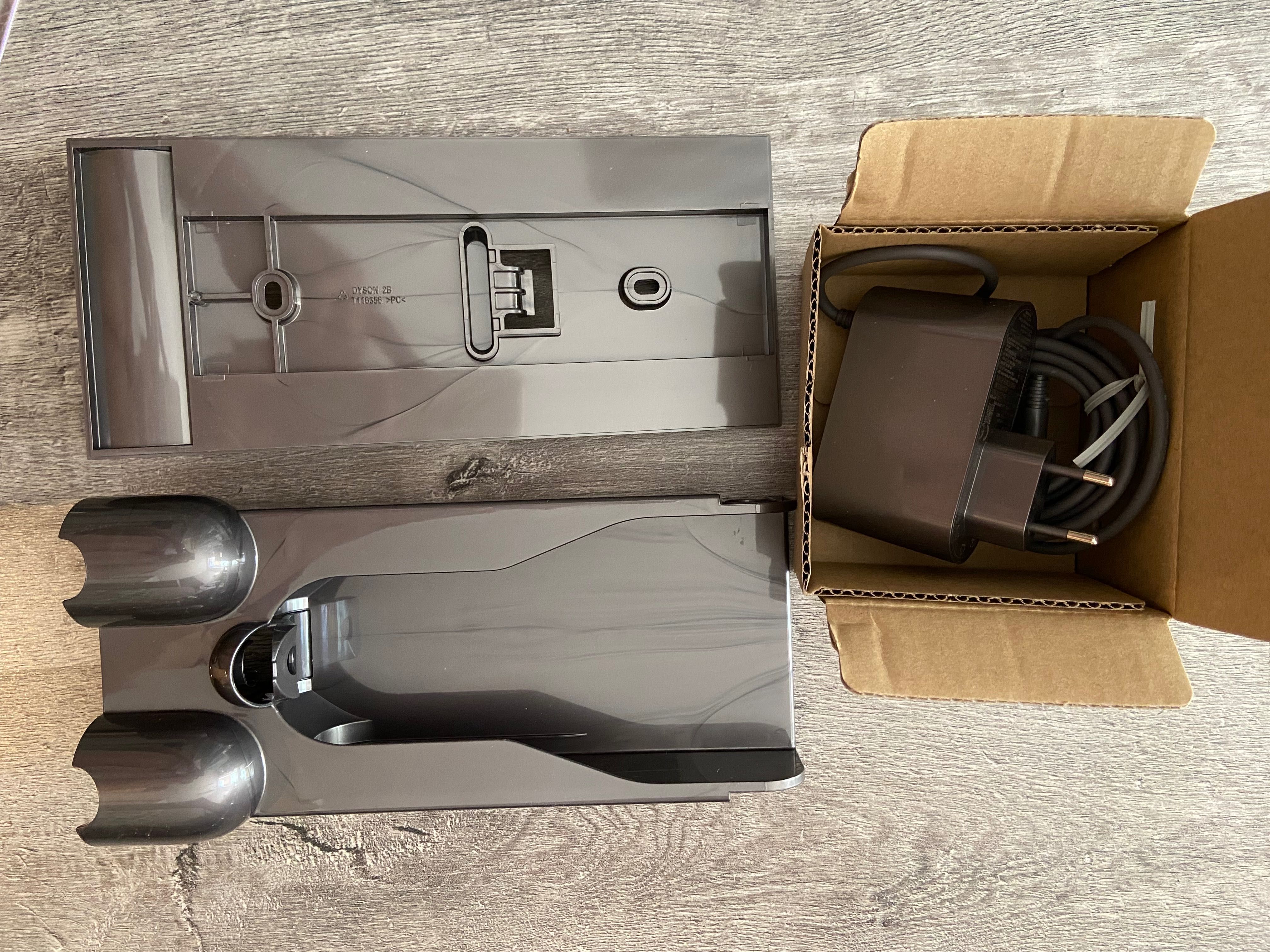 Ładowarka ze stacją dokująca do Dyson