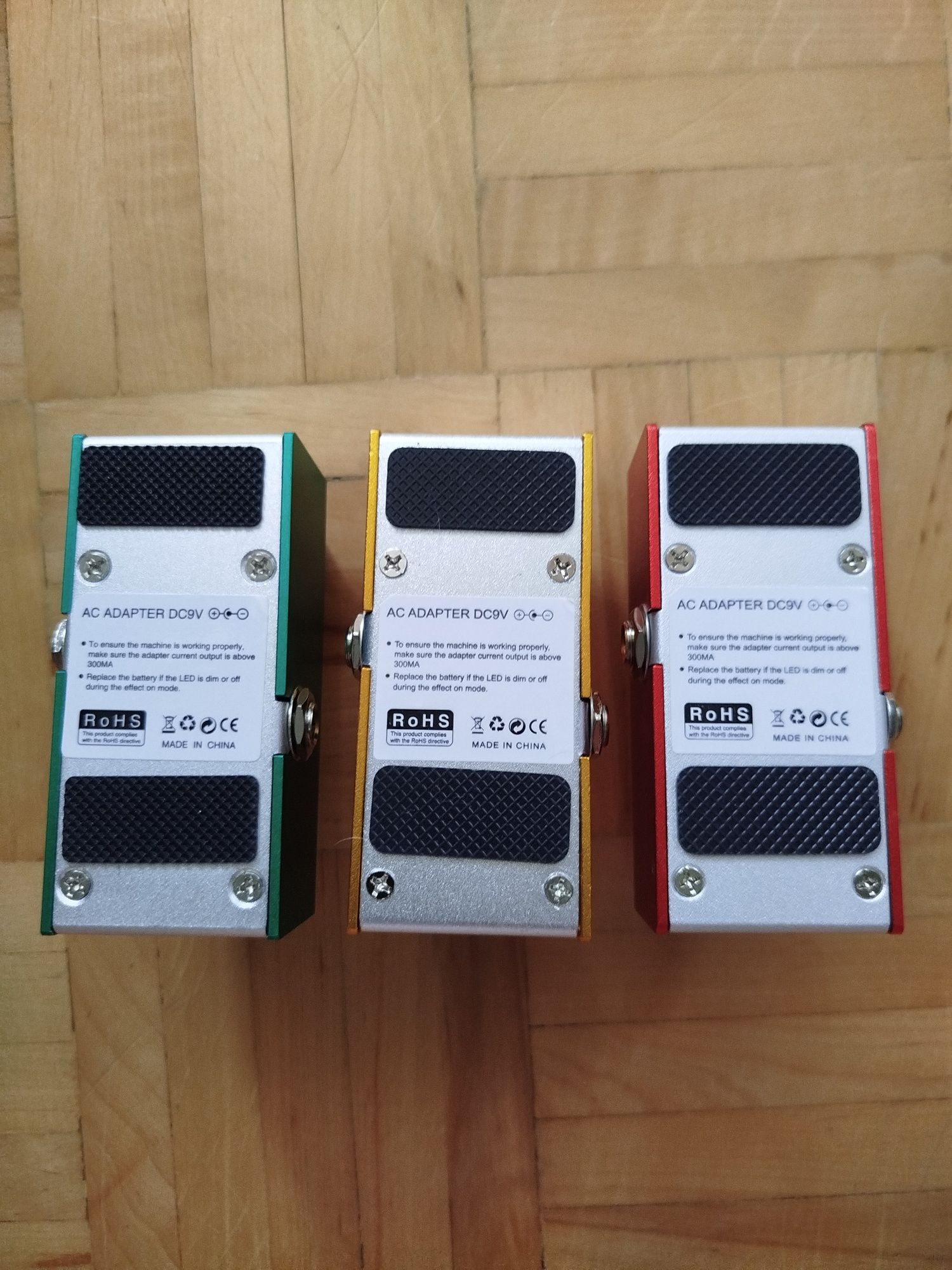 Efekty gitarowe (chorus, delay, tremolo)