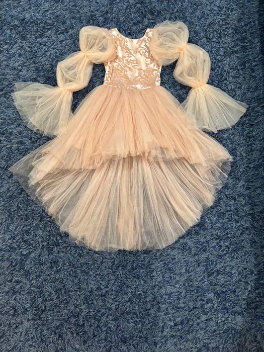 Продам плаття на дівчинку, 140