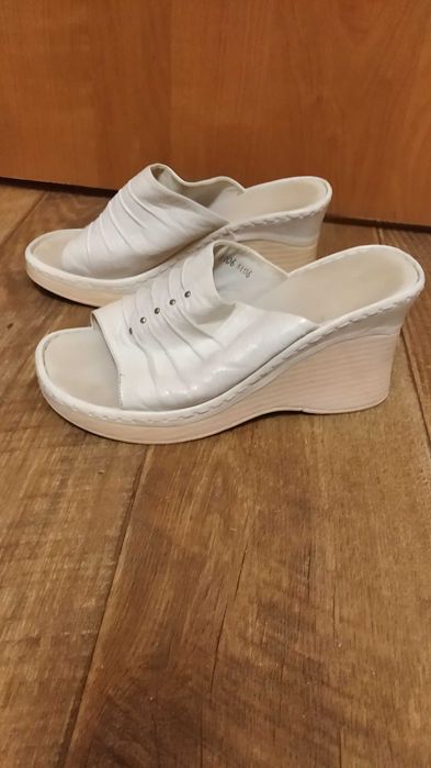 шлепки белые кожа платформа 35,36 размер