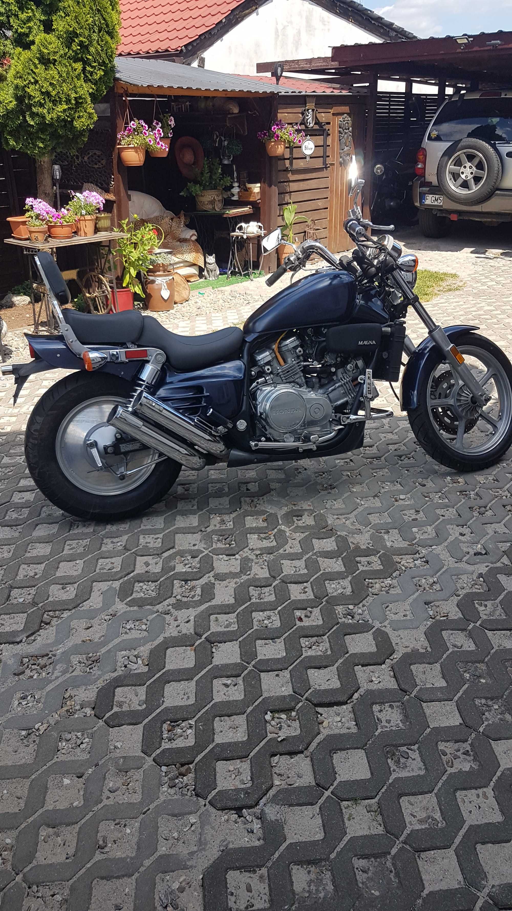 Honda VF700C Supermagna -sprowadzona