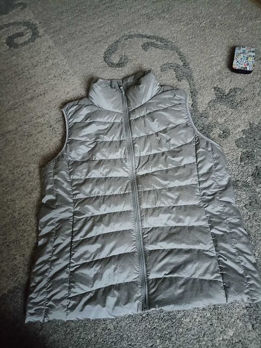 Жилетка Uniqlo, пухова, ультралегка, оригінальна.
