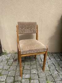 Stare krzesło tapicerowane z czasów PRL