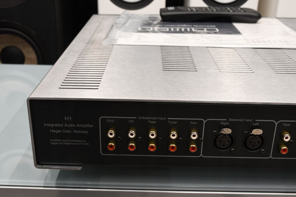 Zadbany wzmacniacz stereo Hegel H1 z XLR + pilot