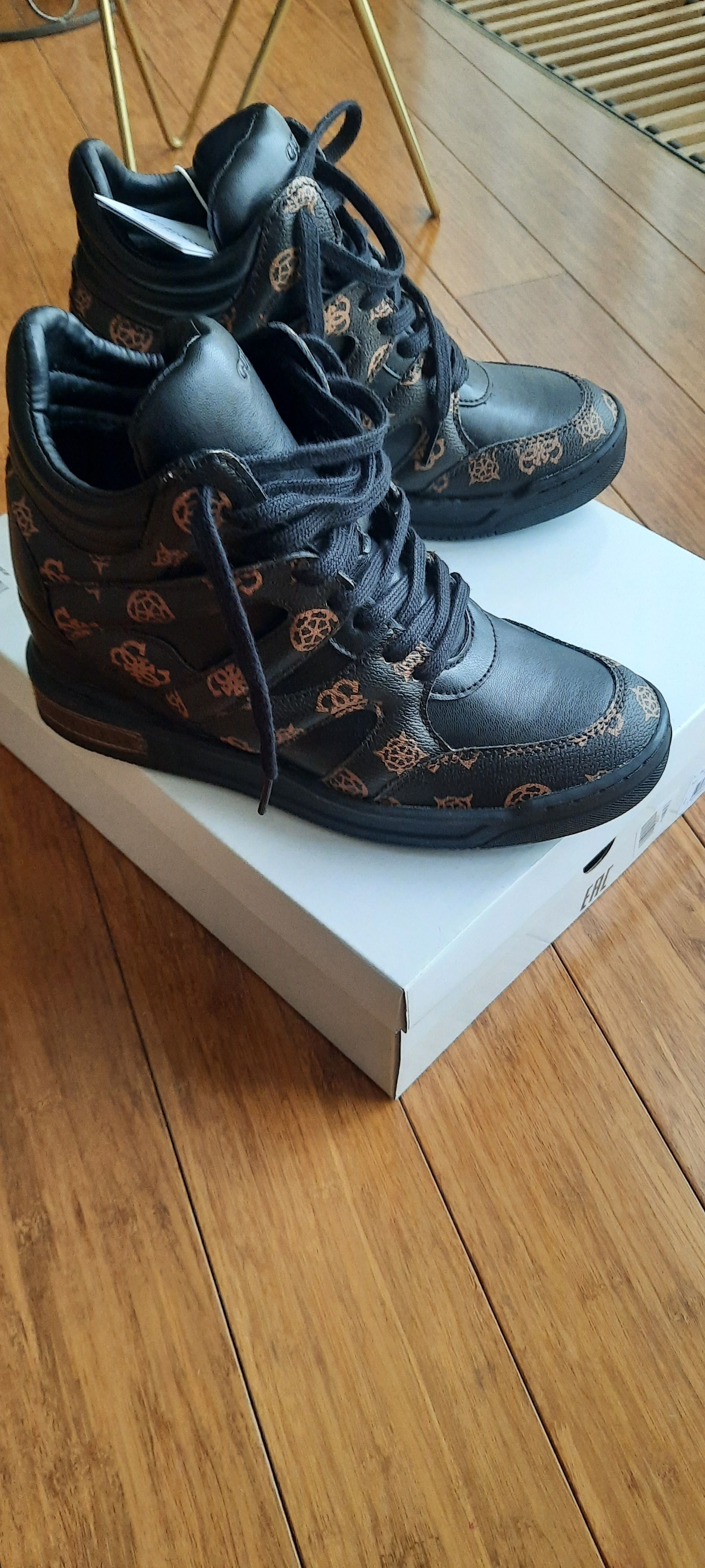 Sneakersy Guess Lisa