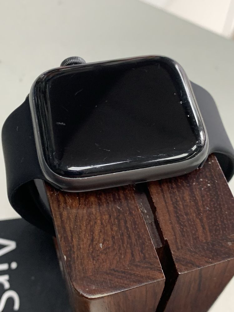 Оригінальні Apple Watch Series 4 44 mm Space Gray
