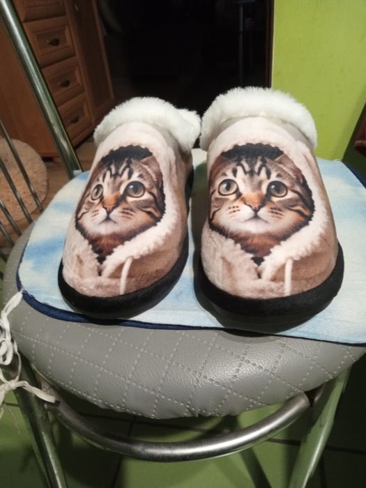 Ciepłe papcie damskie .