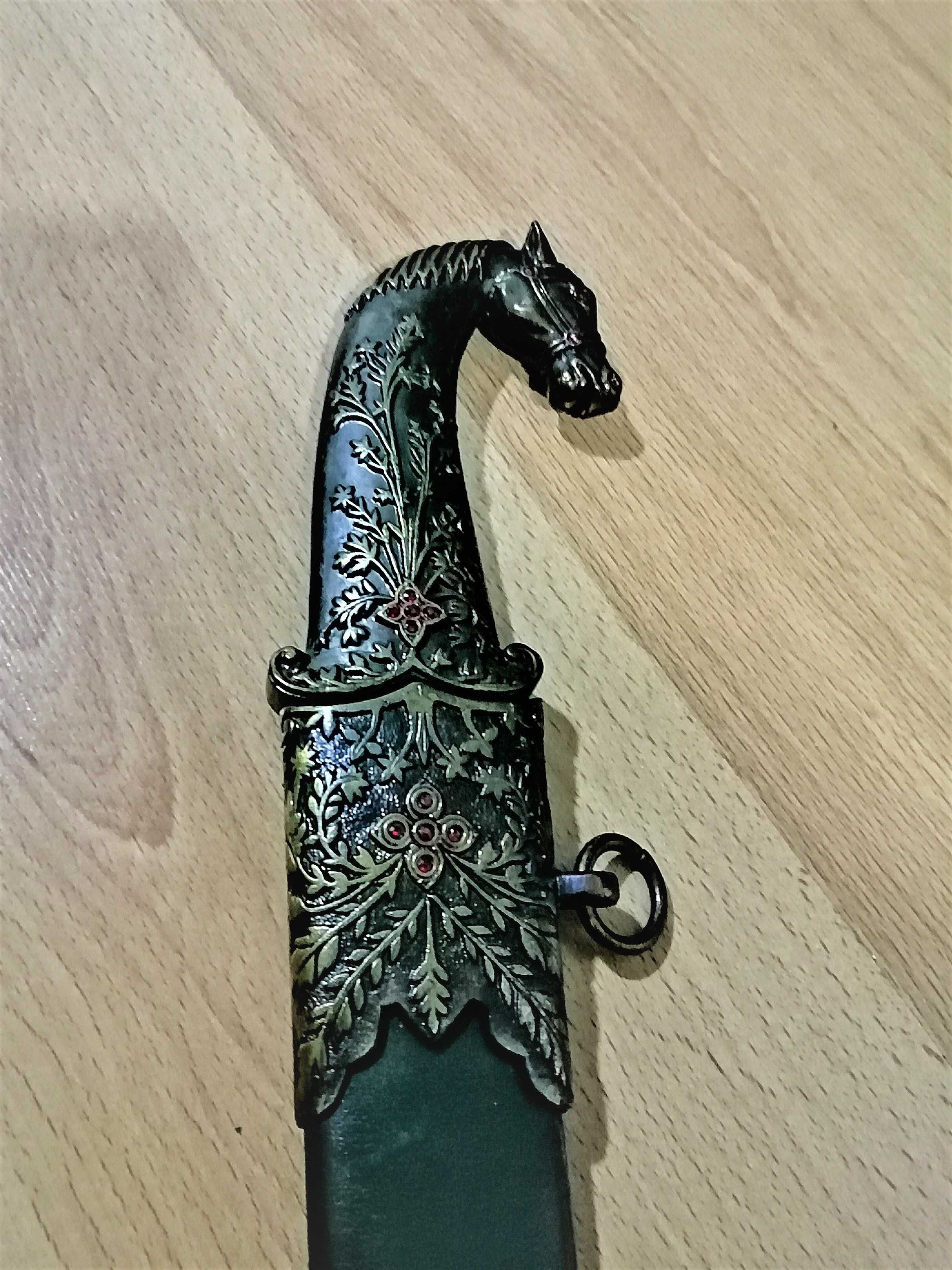 Conjunto de replicas de punhais antigos