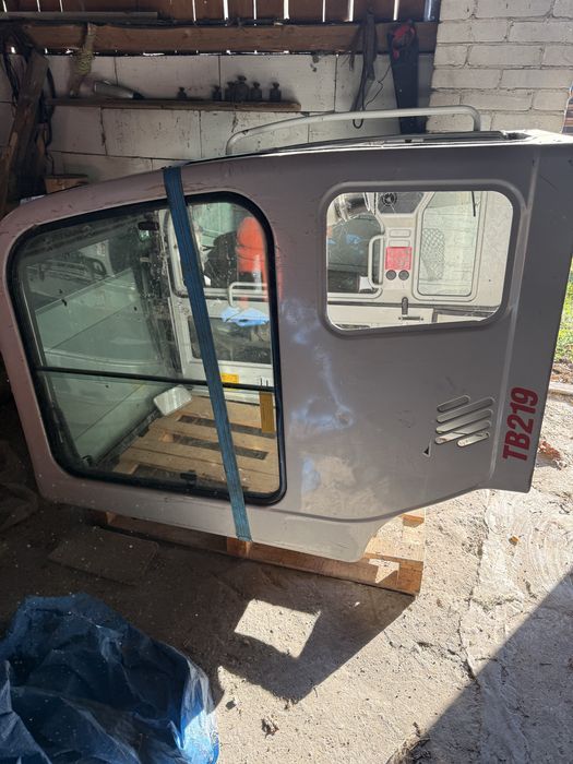 Kabina  do koparki takautch tb219