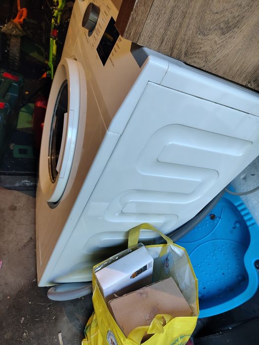 Pralka BEKO SLIM 6kg wsadu ok 3 lata drobna wada