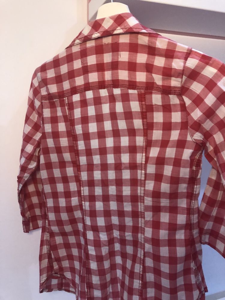 Camisa stradivarius- tamanho S 8-10 anos