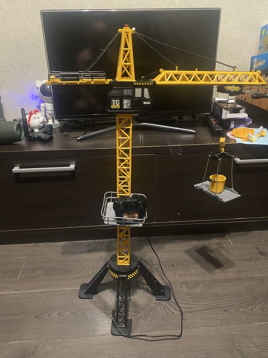 Іграшковий баштовий кран на дистанційному керуванні