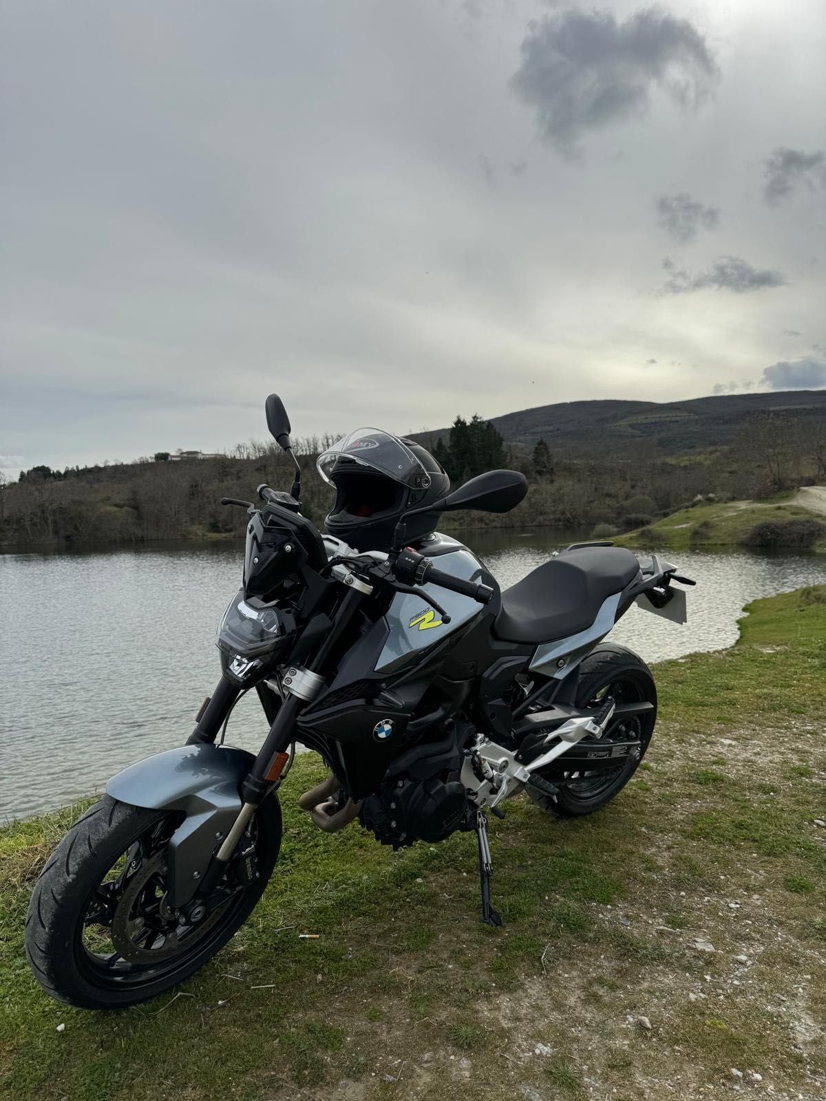 - Mota BMW—F900R