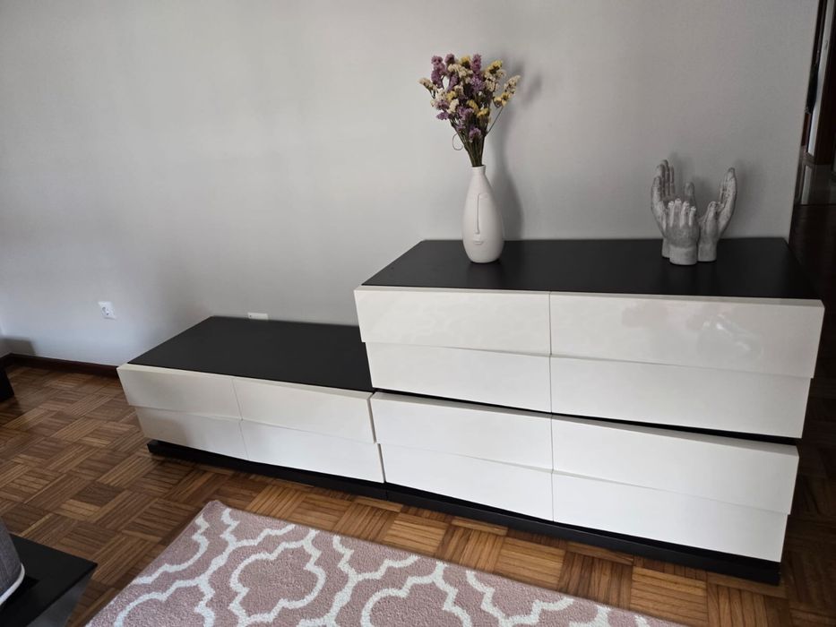 Conjunto Quarto - Cama / Mesas Cabeceira / Colchão / Cómoda