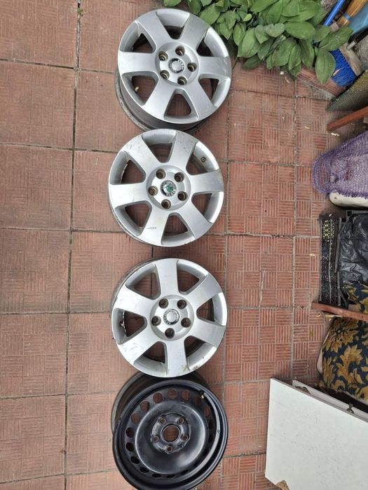 Продам комплект з 4-х оригінальних литих дисків на 15 шкода .