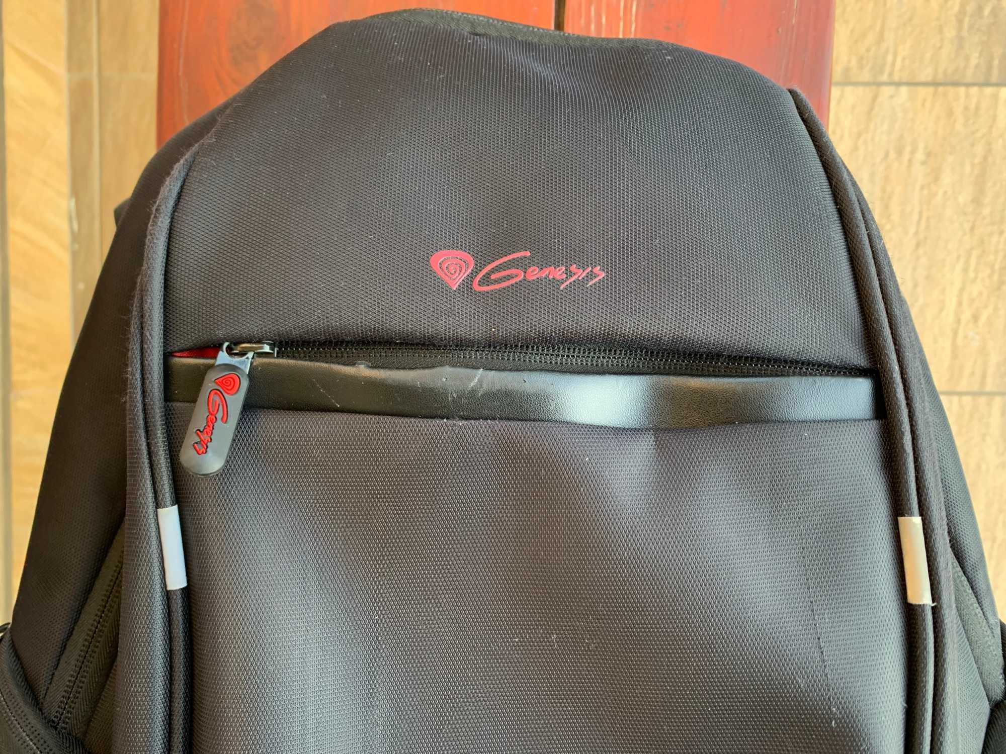 Czarny plecak Genesis Pallad 400 z rączką na laptopa do szkoły pracy
