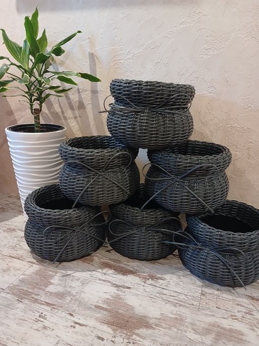 Кашпо з штучного ротангу
