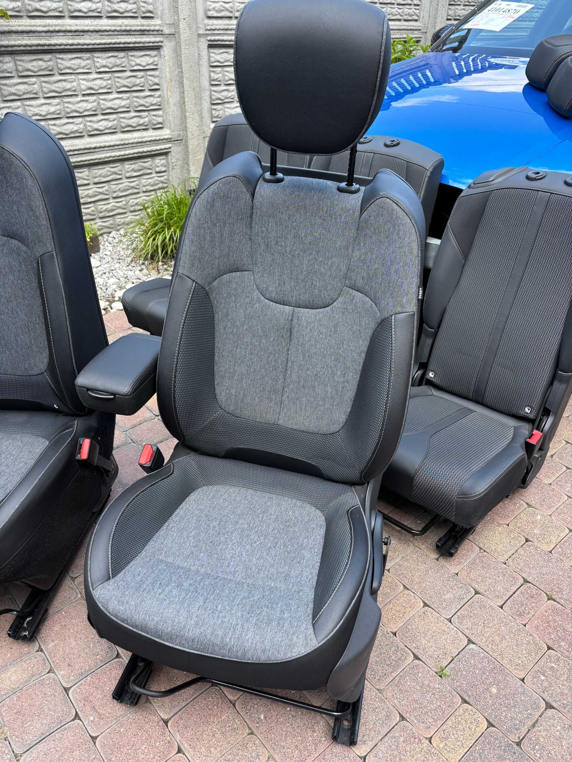 Renault Captur siedzenia, zagłówki, stelaż, kanapa, podłokietnik