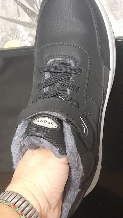 Кросівки зимові чоловічі і жіночі