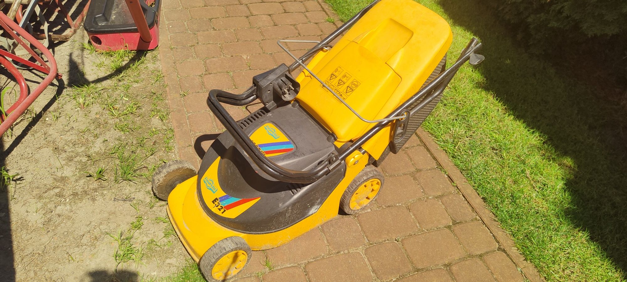 Sprzedam kosiarkę elektryczną